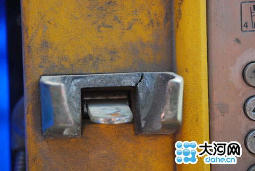 電話亭影響市容成雞肋 是否拆除引網友熱議